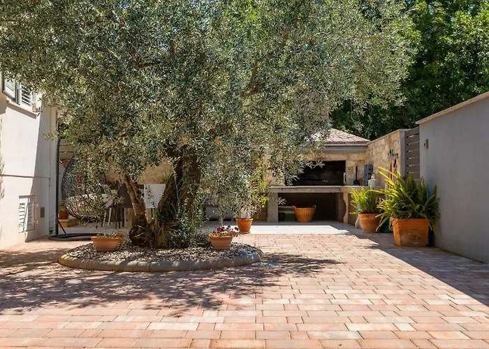 Villa Dila By Guide